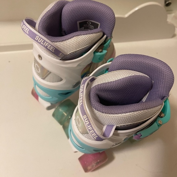 Sulifeel Rainbow Unicorn
Adjustable Roller Skates for gril shoe size 10 C - 13 C - Picture 6 of 9